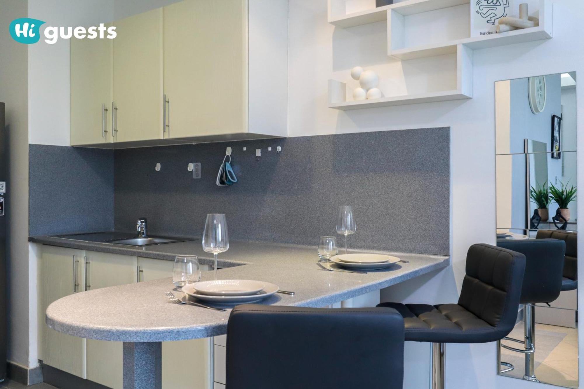 Higuests - Chic At Madison Residency Close Metro Apartment *